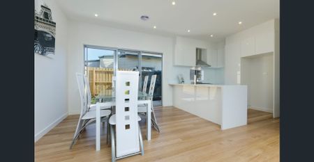 Three Bedroom Townhouse - Photo 5