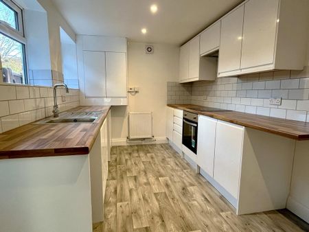 2 bedroom end of terrace house to rent - Photo 5