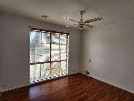 Charming Meadow Heights Family Home Awaits! - Photo 2