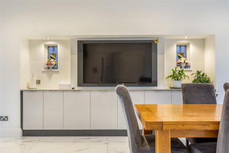 5 bedroom detached house to rent - Photo 3