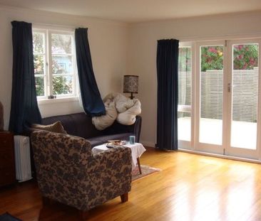 MODERN, EASY LIVING IN PRIME SUNNY LOCATION - Photo 2