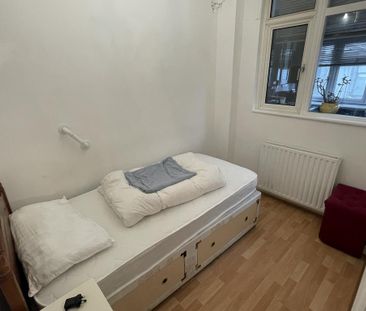 4 bedroom terraced house to rent - Photo 2