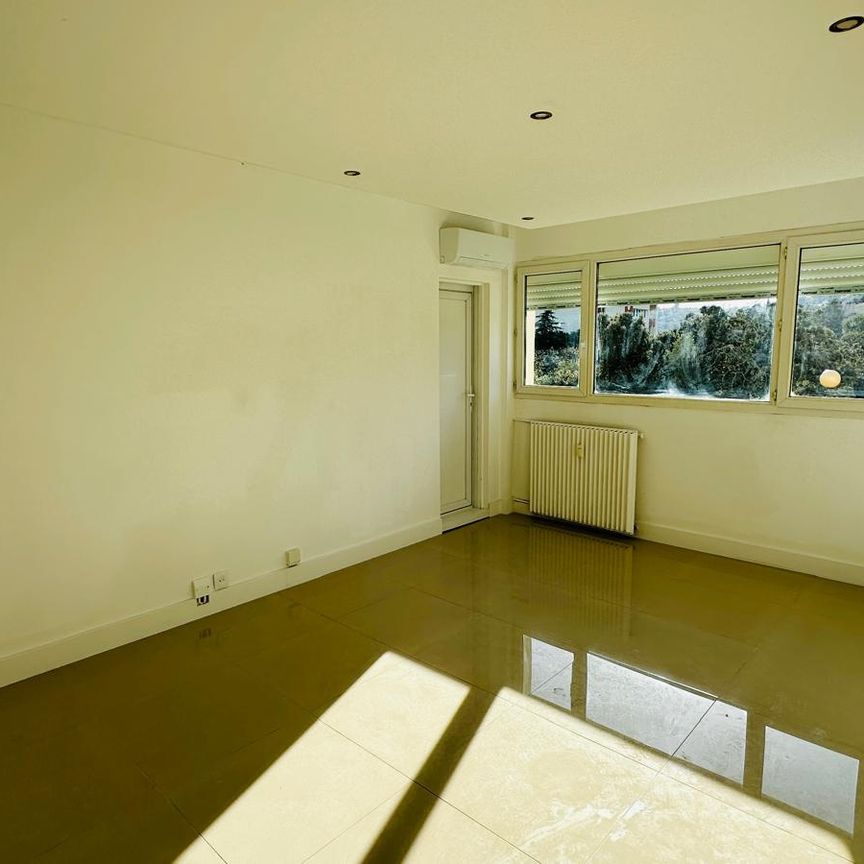 Location Appartement 3 pièces 62m² VILLENEUVE LES AVIGNON 30400 - Photo 1