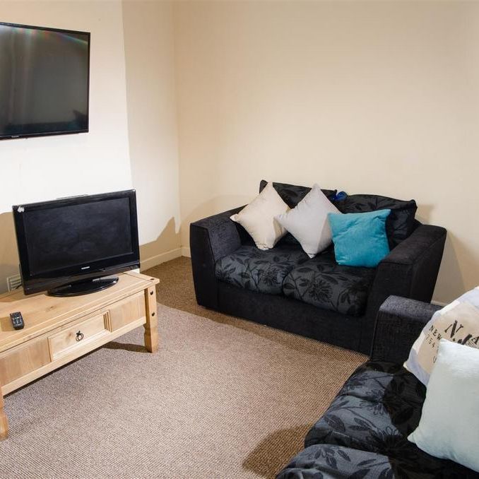 3 bedroom private hall to rent - Photo 1