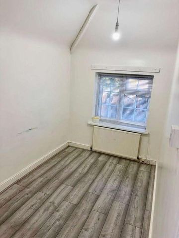 Spearing Road, High Wycombe, HP12 - Photo 4