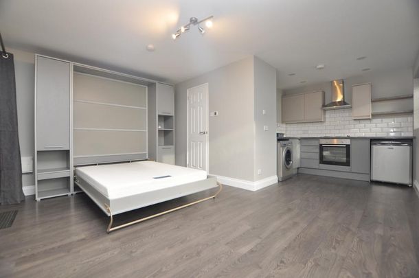 Studio to rent - Photo 1