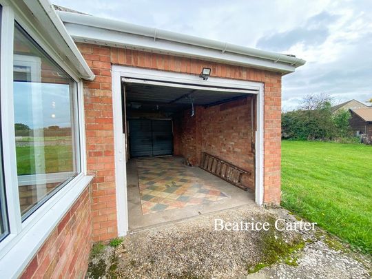 2 bedroom detached bungalow to rent - Photo 1