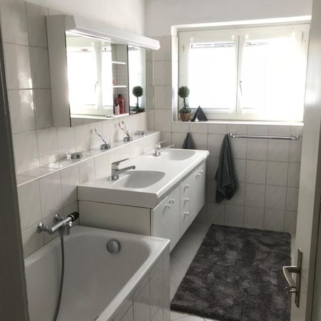 Grosszügige 4.5-Zimmer-Wohnung mit Bergblick und Sonnenterrasse - zentral und naturnah in Sevelen - Foto 4