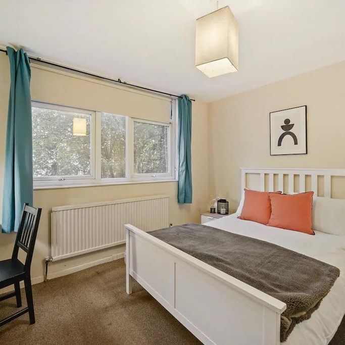 1 bedroom in a house share to rent - Photo 1