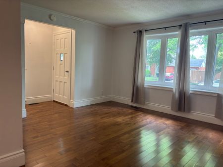 For Lease - 3857 Panama Court Unit# Upper unit, Niagara Falls, Ontario - Photo 3