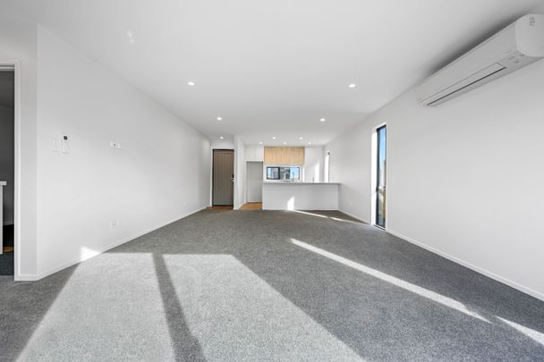 Enjoy easy living in the heart of Hamilton in this modern, two level, three bedroom home located within the Jacks Landing Community. - Photo 1