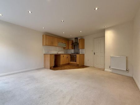 2 bedroom ground floor flat to rent - Photo 2