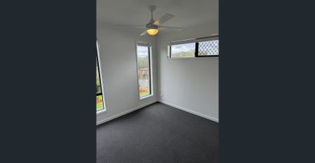 Charming 4-Bedroom House with Covered Entertainment Area - Photo 5