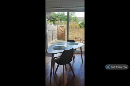 3 bedroom terraced house to rent - Photo 2