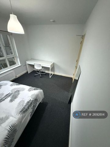 1 bedroom in a house share to rent - Photo 5