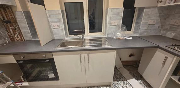 3 bedroom flat to rent - Photo 2