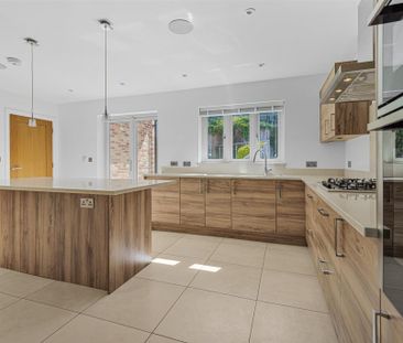 Wheatley, Oxfordshire - Photo 3