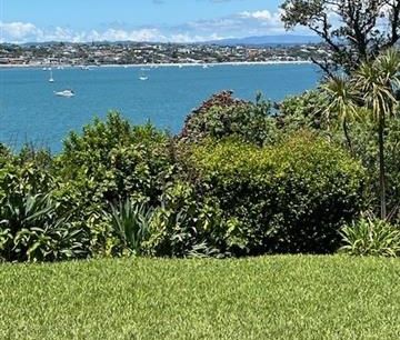 GLENDOWIE HOME + PRIVATE BEACH ACCESS - Photo 1