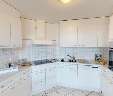 Generous duplex apartment with far-reaching views - Photo 2