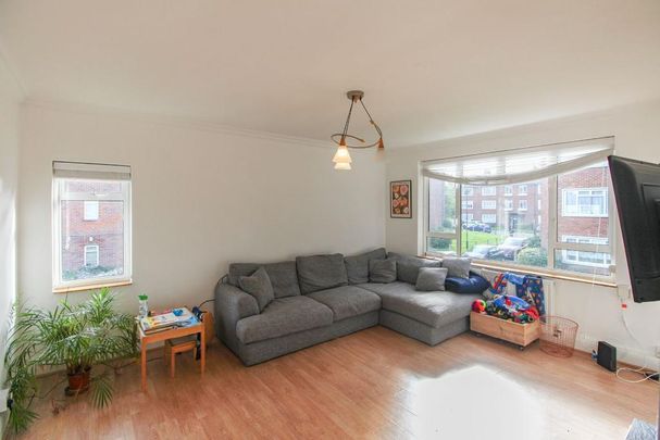 3 bedroom flat to rent - Photo 1