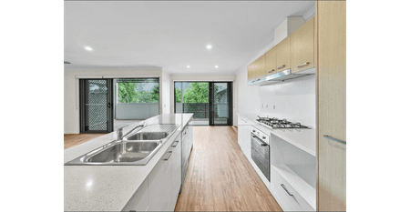 Modern Townhouse Living in Peaceful Everton Park - Photo 5