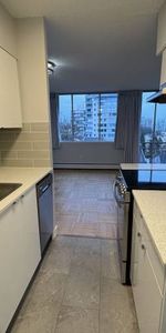 1 Bedroom 1 Bathroom Near Downtown, English Bay Sunset Beach Vancouver - Photo 3