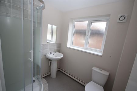 1 bedroom Apartment to let - Photo 4