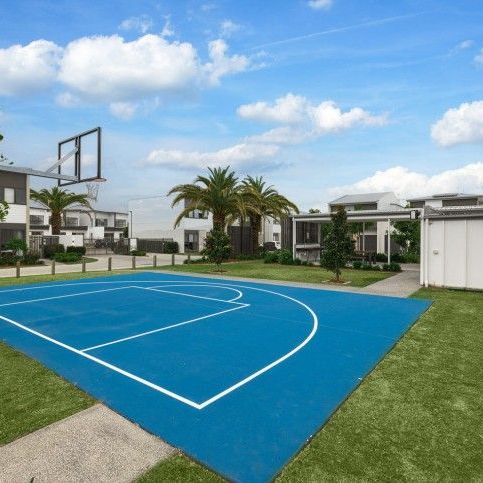 Stylish Townhouse Living in the Heart of Hope Island - Photo 1