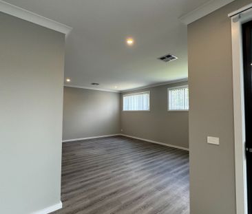 Coastal 4 Bedroom - 3.5 Bathroom - Stunning New Build - Ducted Air Con - Photo 2