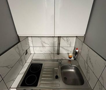 Room in a Shared House, Chiswick High Road, W4 - Photo 2