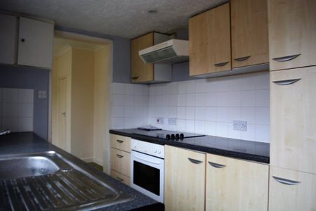 3 bedroom semi-detached house to rent - Photo 2