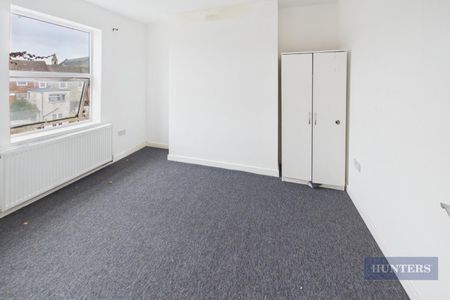 4 bedroom House To Let Total Size: 1227 SQ FT - Photo 3