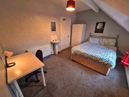 Room 4, 9 Chadwick Street, Lisburn Road, Belfast, BT9 7FB - Photo 4