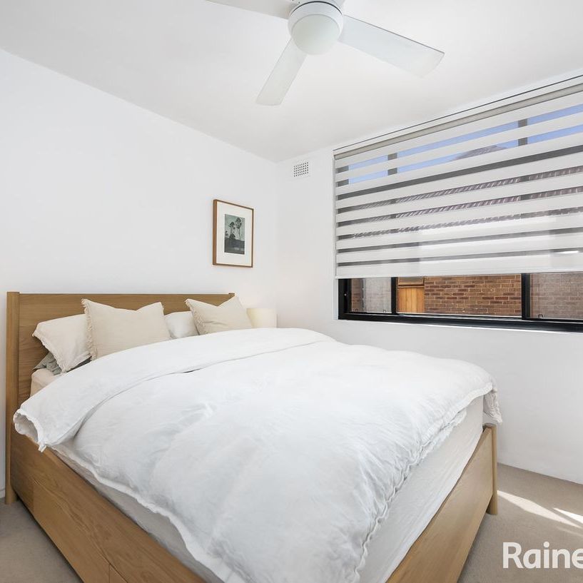 Modern One Bedroom Apartment - Photo 1