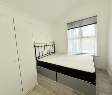 Medium size bedroom close to ilford station £750 pcm - Photo 5