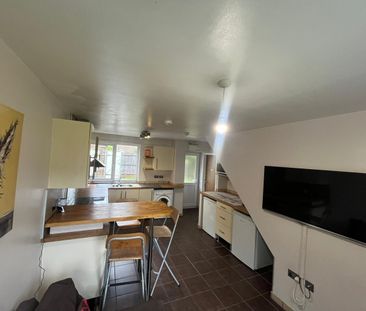 Room in a Shared House, Leasow Drive, B15 - Photo 2