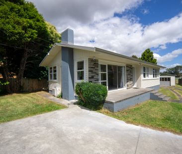 Charming Family Home with Spacious Yard - Photo 4