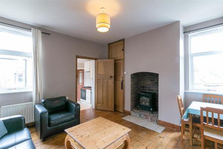 3 bedroom flat to rent - Photo 2