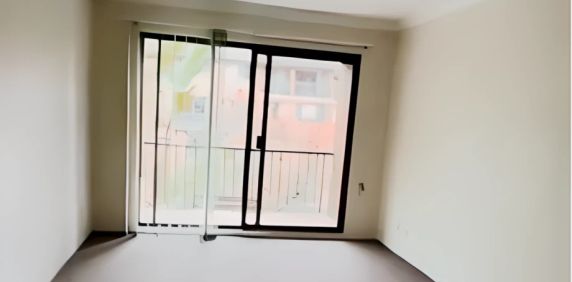 2 beds 1 bath - Photo 2