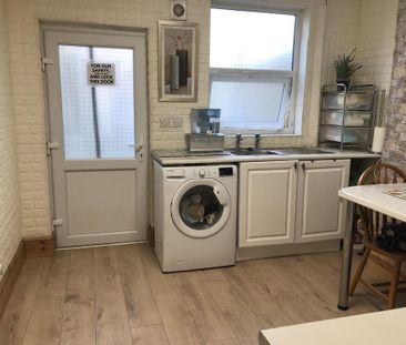 2 bedroom terraced house to rent - Photo 3