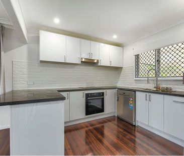 220 Broadwater Rd, Mansfield, Qld 4122 - Photo 6