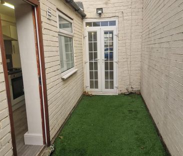 2 bedroom terraced house to rent - Photo 3