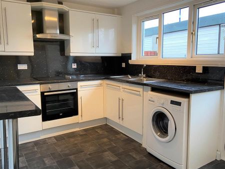 2 bedroom semi-detached house to rent - Photo 3