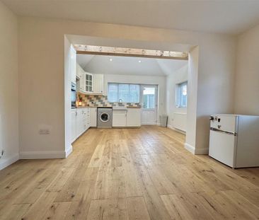 3 bedroom detached house to rent - Photo 6