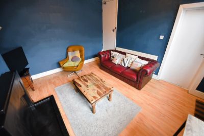 2 bedroom House in Parkfield Grove, Leeds - Photo 5