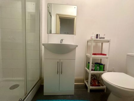 Room in a Shared House, Mortlake Road, IG1 - Photo 4