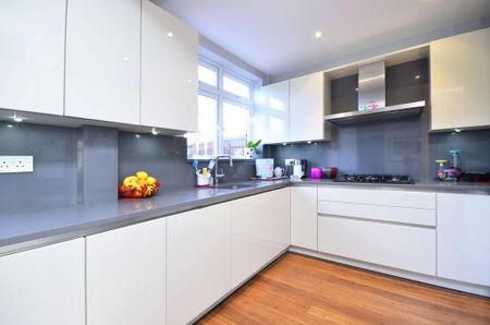 4 bedroom terraced house to rent - Photo 4