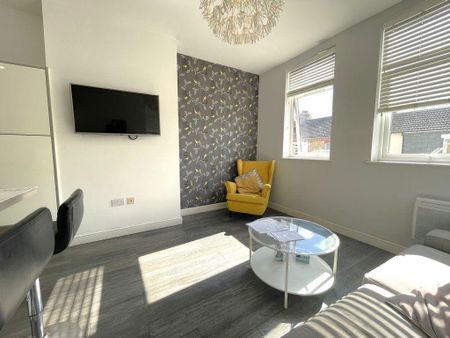 1 bedroom in a house share to rent - Photo 2