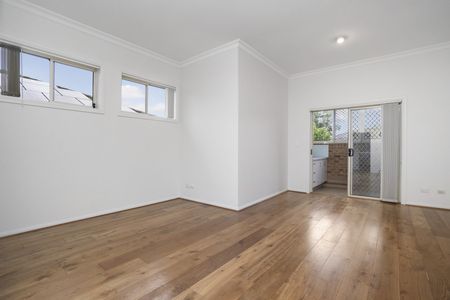 Neat And Spacious Family Home - Photo 2