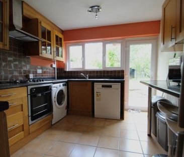 6 bedroom semi-detached house to rent - Photo 2